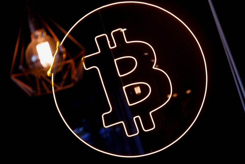 Bloomberg: на фоне угрозы дефолта растет вера в биткоин